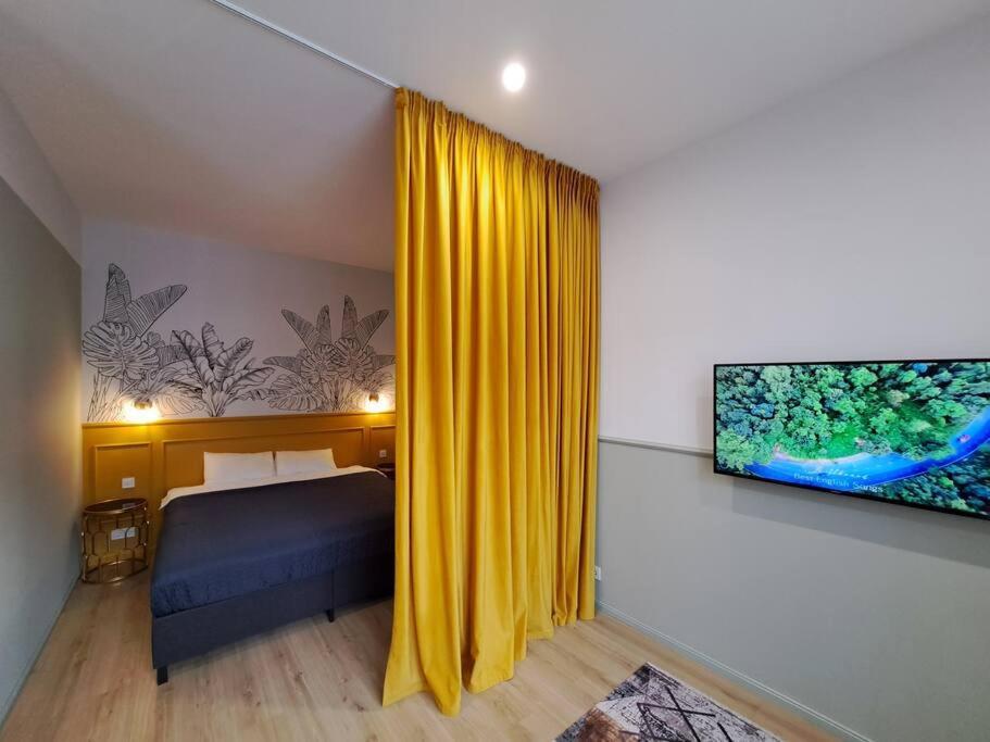 Golden Palms Apartment In The City Centre Riga Esterno foto
