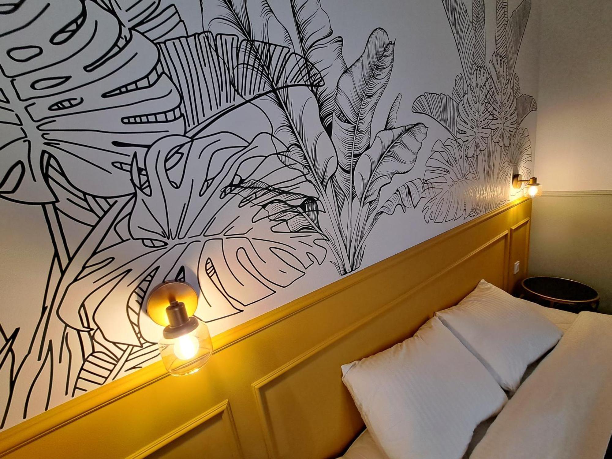 Golden Palms Apartment In The City Centre Riga Esterno foto